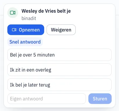 Een inkomend gesprek met Opnemen, Weigeren en Snel antwoord